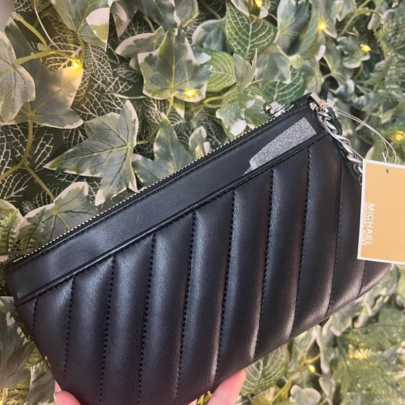 MK medium quilted wristlet - Picture 2 of 8